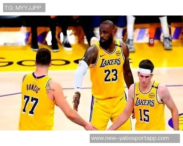 湖人首节失利半场落后绿军三分火力全开里夫斯状态低迷 湖人首节失利半场落后绿军三分火力全开里夫斯状态低迷