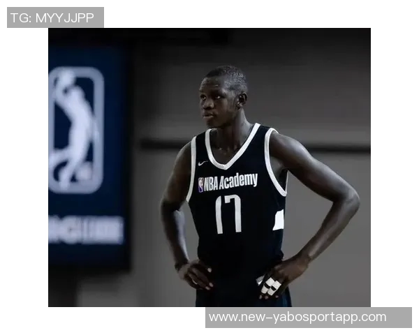 太阳主帅称赞马卢阿奇表现出色反应令人满意展现自信与进步 太阳主帅称赞马卢阿奇表现出色反应令人满意展现自信与进步