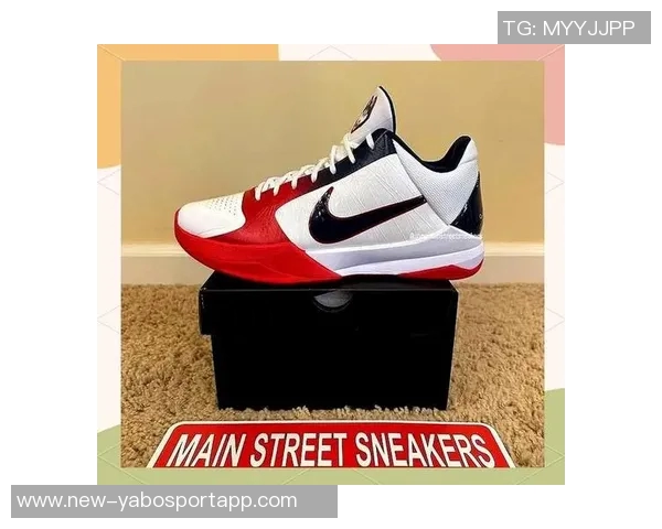 康涅狄格大学专属Kobe5PE配色亮相鞋舌独特哈士奇Logo设计引关注 康涅狄格大学专属Kobe5PE配色亮相鞋舌独特哈士奇Logo设计引关注