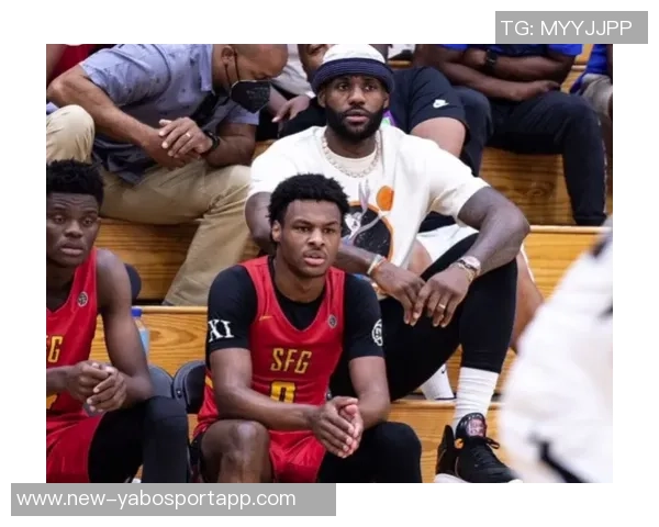 夸梅直言布朗尼不应模仿库里和利拉德的超远三分风格 夸梅直言布朗尼不应模仿库里和利拉德的超远三分风格