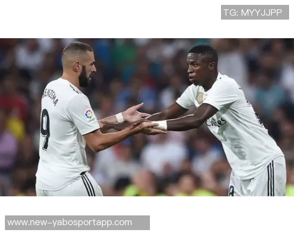 卡马乔谈维尼修斯情绪波动与阿隆索适应首赛季的挑战 卡马乔谈维尼修斯情绪波动与阿隆索适应首赛季的挑战