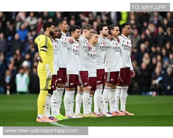 森林老板与贝尼特斯共赏奥林匹亚科斯对阵阿森纳精彩赛事