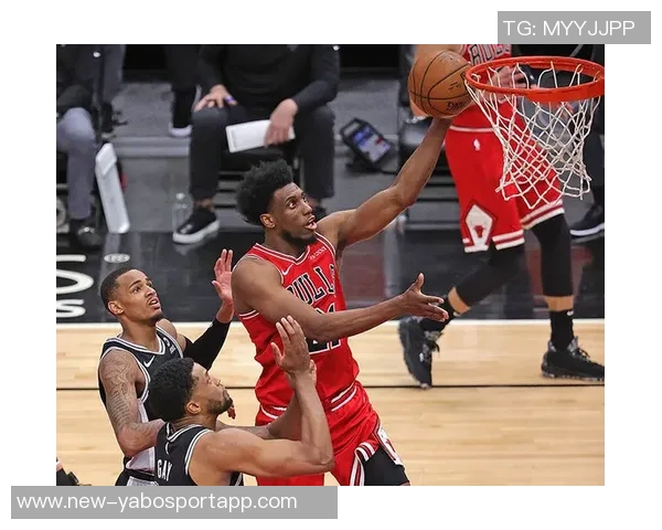 德里克怀特首节表现出色10投5中砍下12分助力球队正负值6 德里克怀特首节表现出色10投5中砍下12分助力球队正负值6