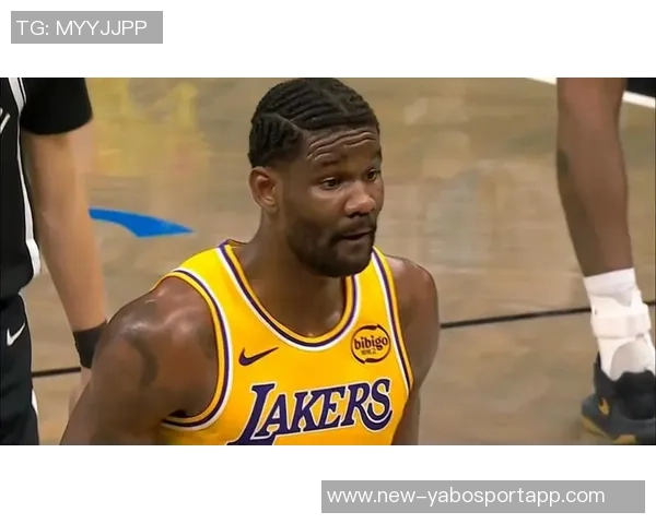 里夫斯闪耀湖人历史成就单场20次罚球新里程碑追平浓眉科比传奇