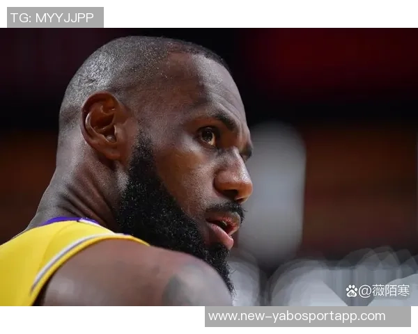 老詹再度引发争议球迷热议其吸引眼球的手段与库里三度胜利的背后原因